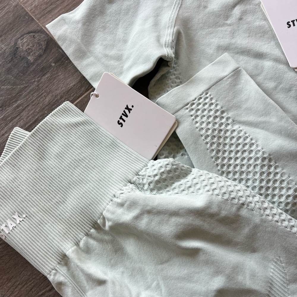STAX SET OLIVE ACTIVEWEAR SET - Picture 10 of 13